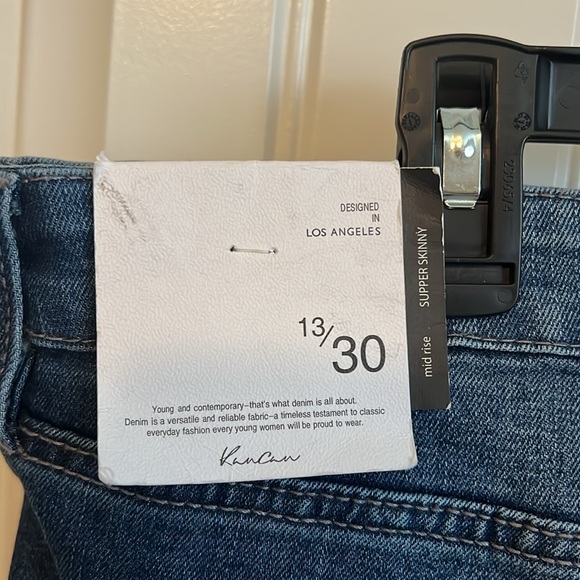 KanCan Mid-Rise Super Skinny Jeans - NWT - Picture 3 of 3